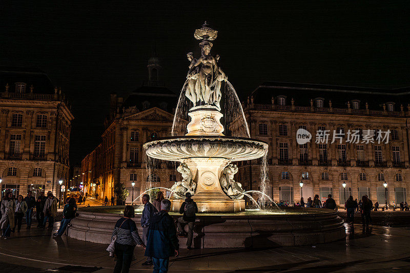 波尔多，夜晚的Le Bourse quarter喷泉
